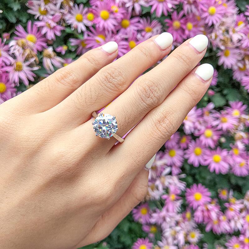 Luxury Moissanite Engagement Ring - ItemBear.com